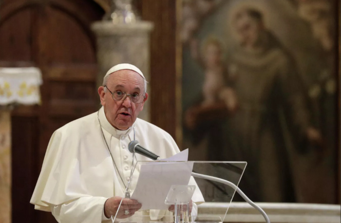 "Страной 404", пробито очередное дно. Папу Римского объявили врагом Украинского народа и занесли на сайт Миротворец.