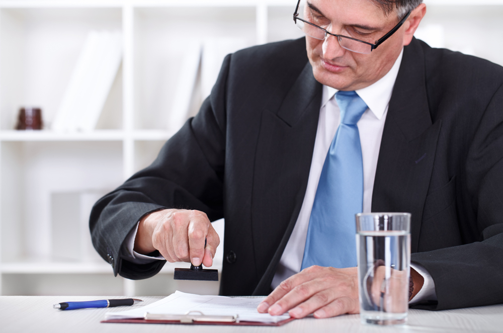 Разбираем новый закон, который изменяет порядок взимания платы за услуги нотариуса. Теперь она будет взиматься по-другому.