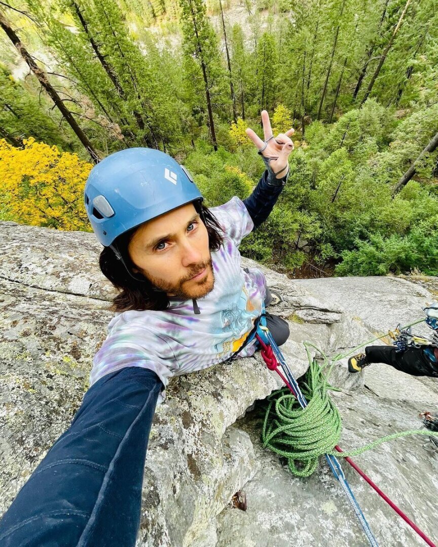 Почему некоторые личности в 50 выглядят на все 30? Секреты вечной молодости от Джареда Лето