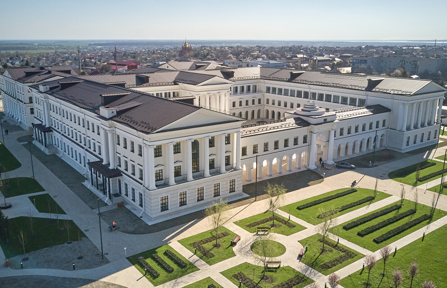 Кого вырастит лицей Олега Дерипаски на Кубани. Будущие Дерипаски и Абрамовичи выйдут из его стен или гении науки.Мое личное мнение.