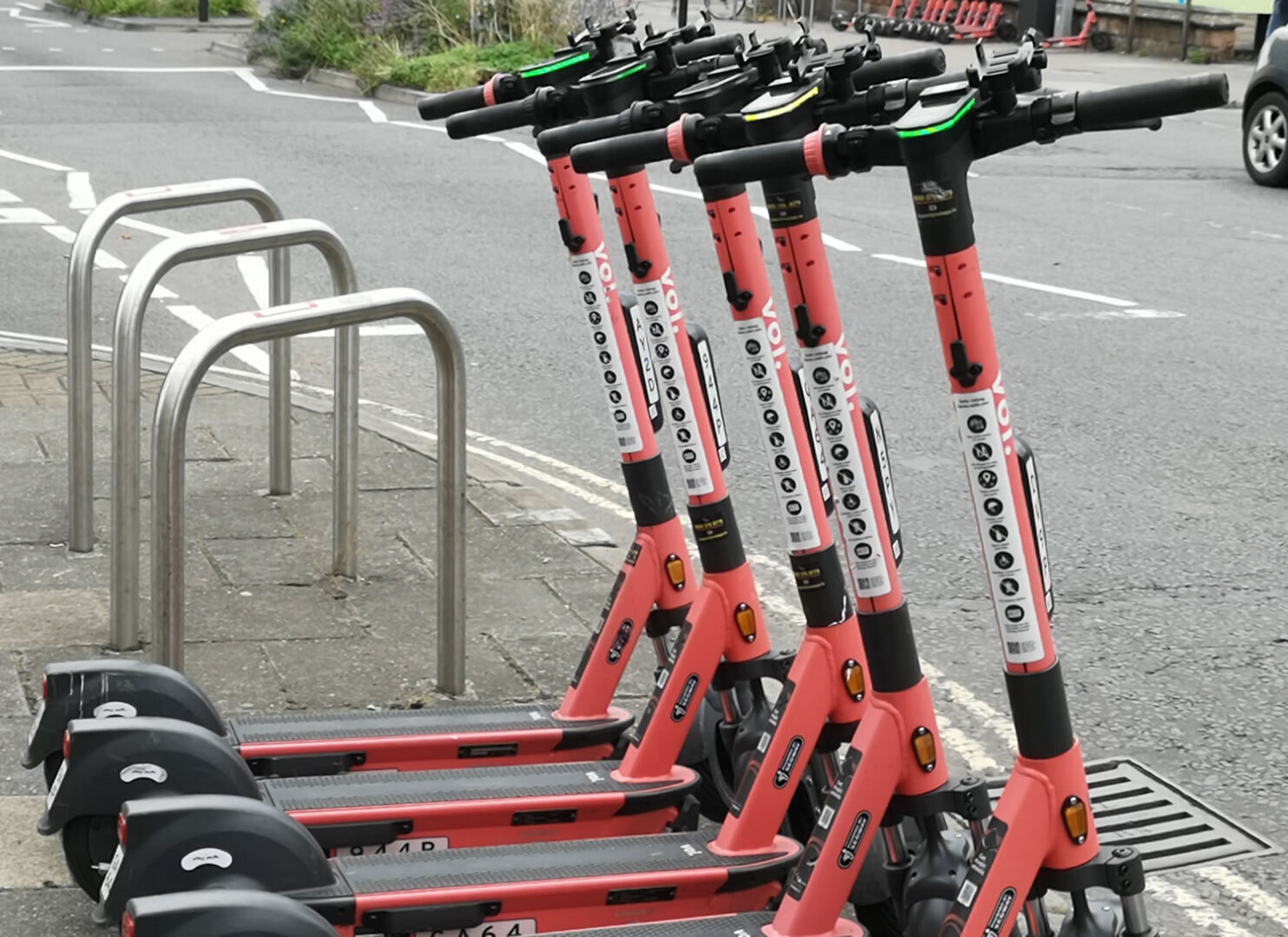 Электросамокаты просто не дают жить пешеходам: Необходимо принимать меры