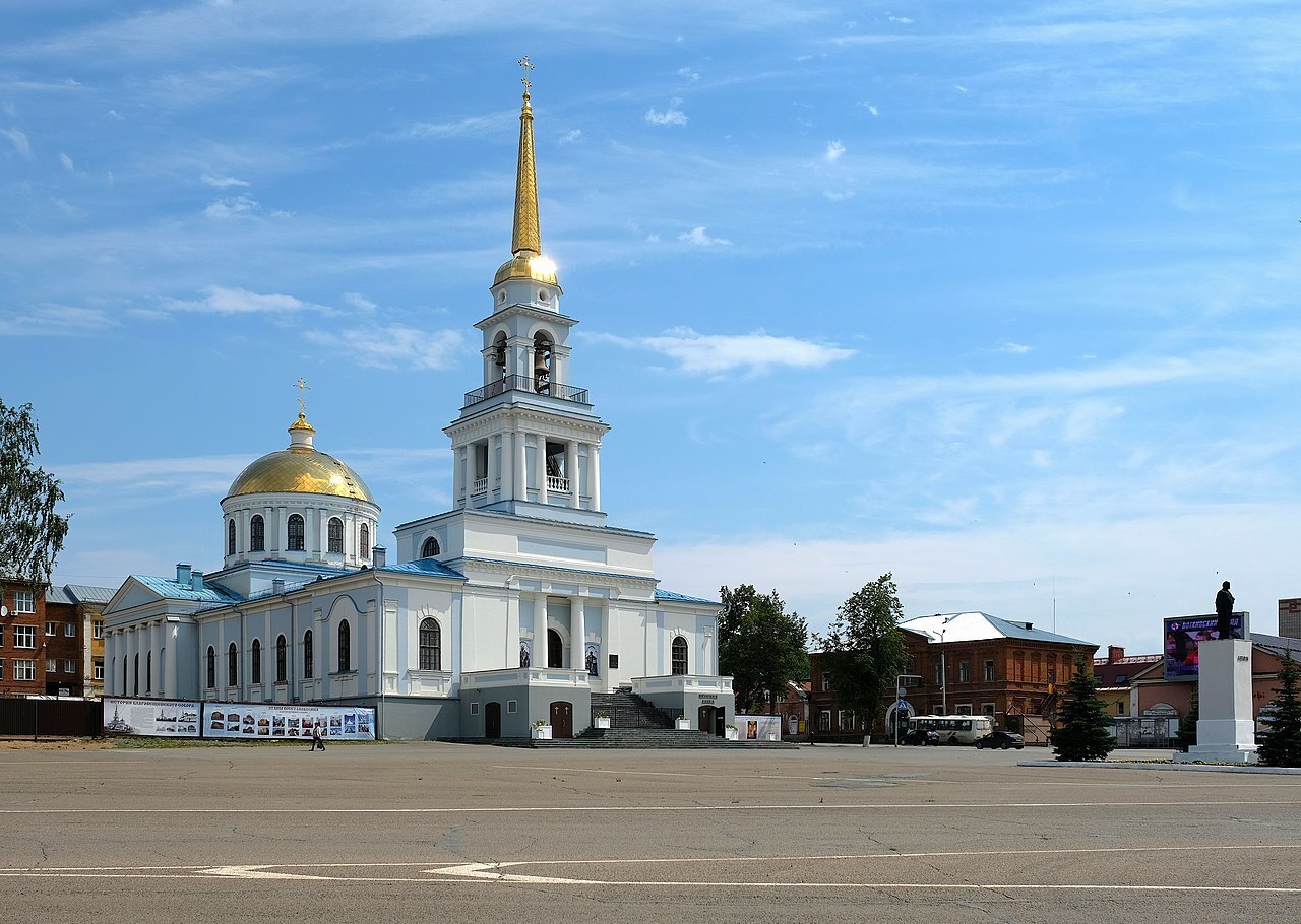 Город воткинск. Благовещенский собор Воткинск. Собор Благовещения Пресвятой Богородицы Воткинск. Город Воткинск Удмуртская Республика. Храм на центральной площади Воткинск.