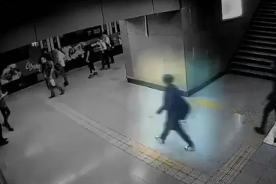 Она вошла в метро без платка. Что произошло дальше?