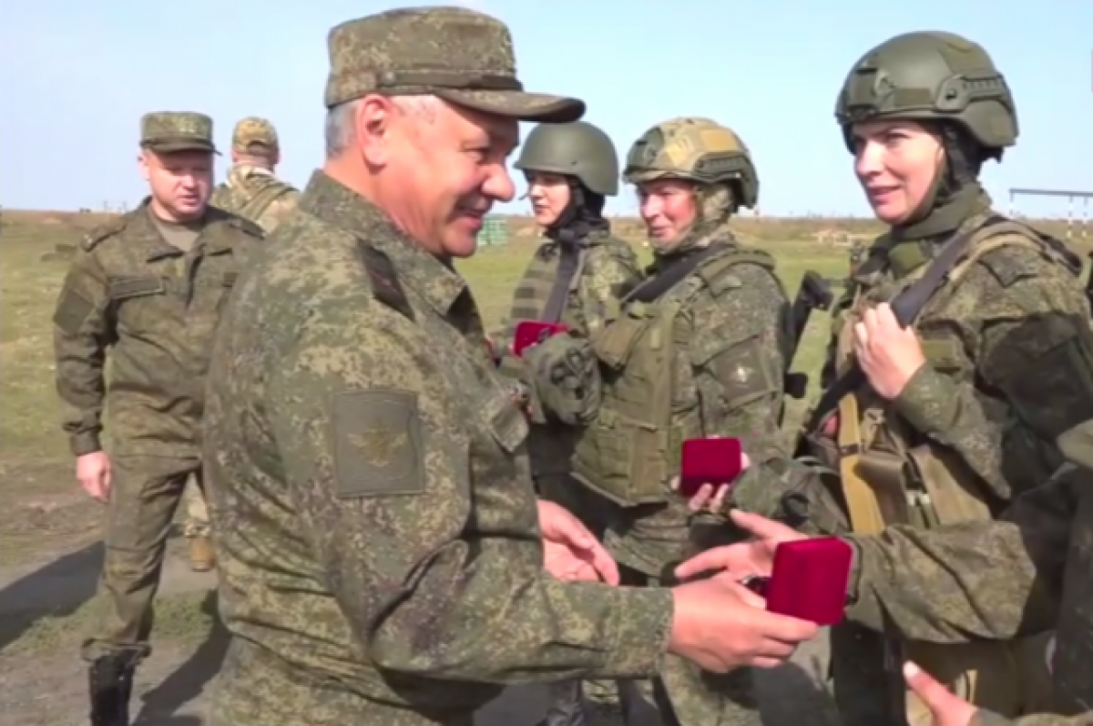 Сергей Шойгу наградил женщин-врачей за самоотверженность и героизм