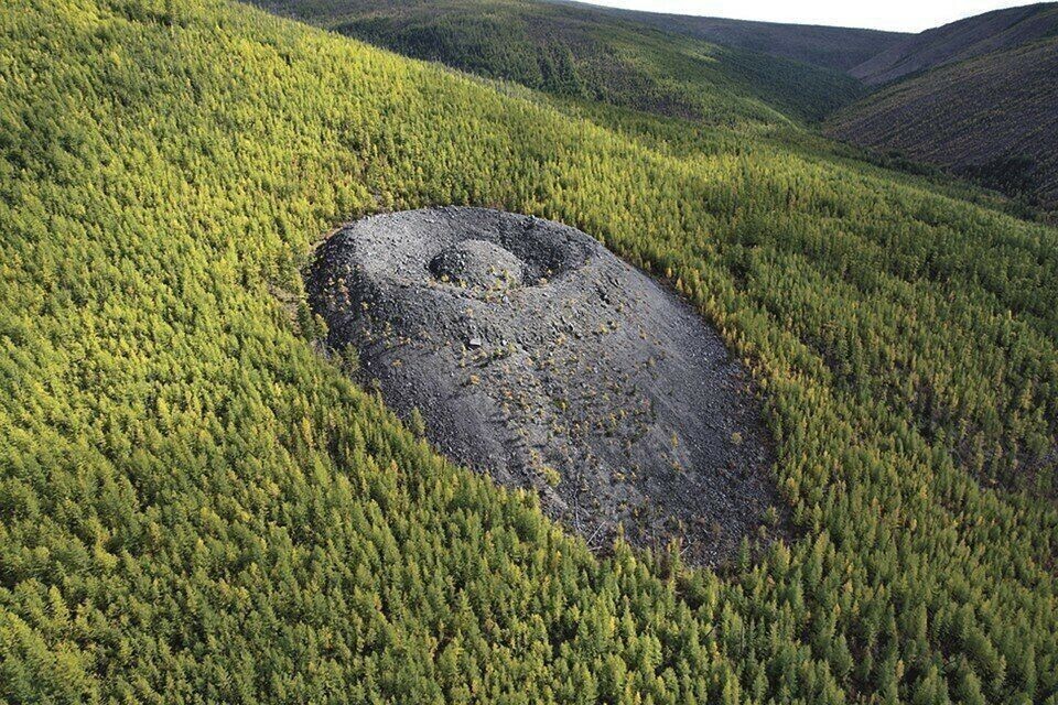Конус Колпакова или Потомский кратер в Сибири.