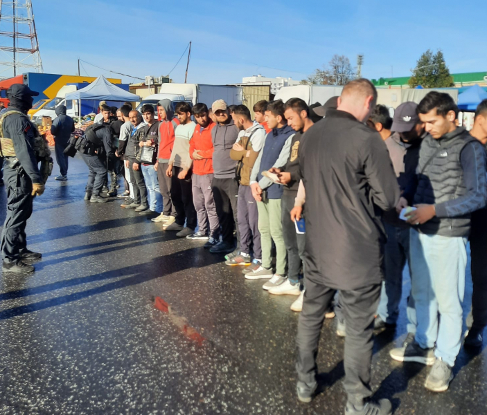 ОМОН и полиция в рядах: Облава на нелегалов в Чувашии достигает новых высот