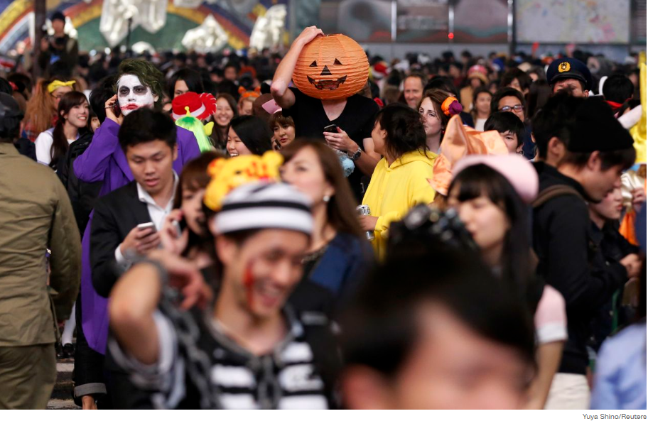 Популярный район Токио призывает туристов держаться подальше от Хэллоуина