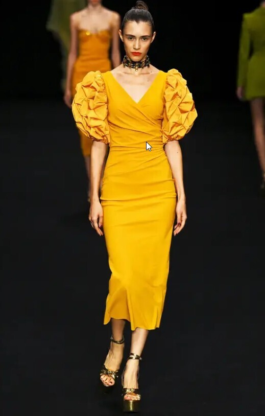 Ключевые вещи MFW ss24: платье-миди, костюмный пиджак, приталенный жилет и многое другое