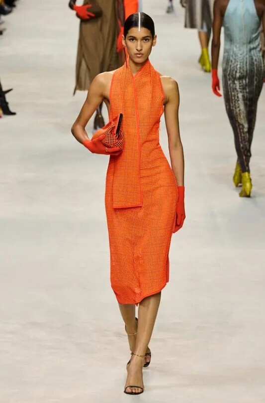 Ключевые вещи MFW ss24: платье-миди, костюмный пиджак, приталенный жилет и многое другое