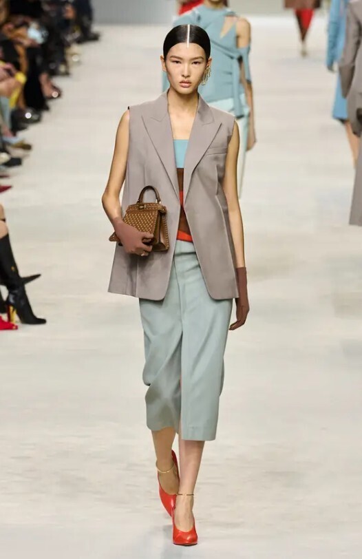 Ключевые вещи MFW ss24: платье-миди, костюмный пиджак, приталенный жилет и многое другое