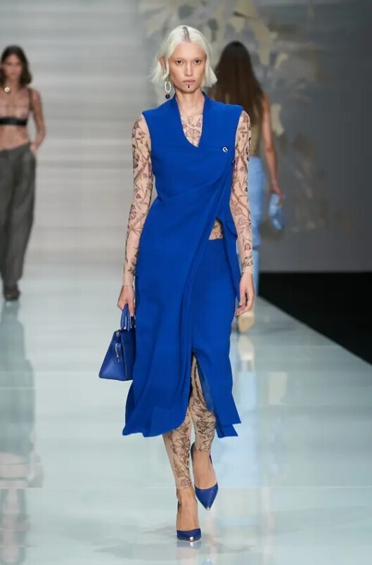 Ключевые вещи MFW ss24: платье-миди, костюмный пиджак, приталенный жилет и многое другое