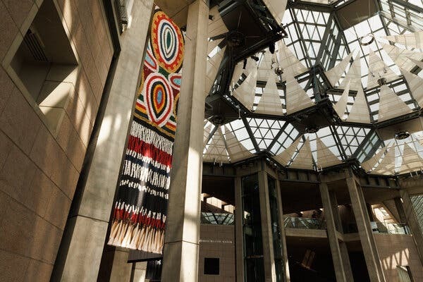 Беспорядки охватили канадские художественные музеи, стремящиеся избавиться от колониального прошлого.