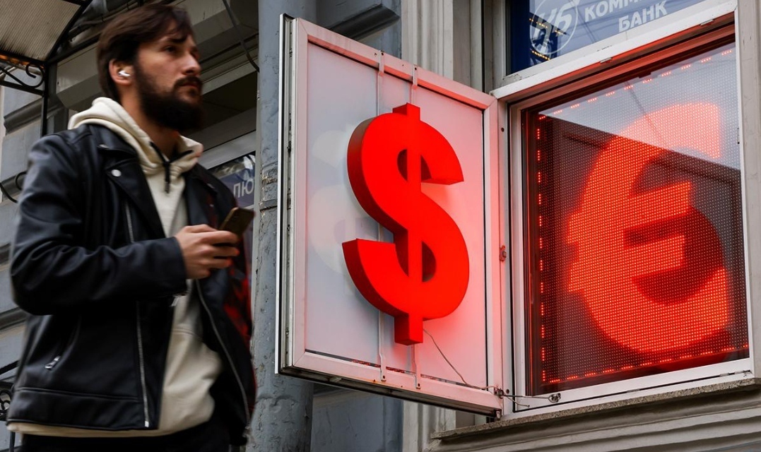 Доллар снова выше 100. Чиновники никак не могут обуздать рубль или им уже откровенно плевать на это?