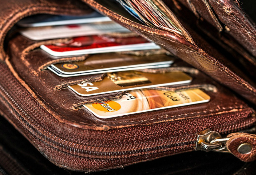 Взяла кредит по просьбе подруги – осталась без денег и без подруги. Отдавать долг пришлось самой, а потом судиться