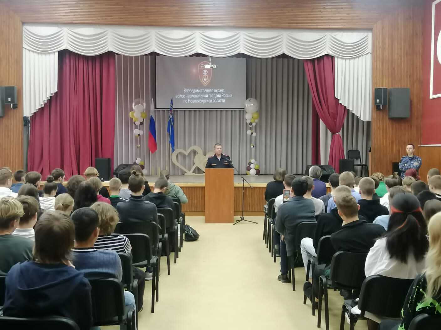 Сотрудники вневедомственной охраны провели встречу со студентами и педагогами