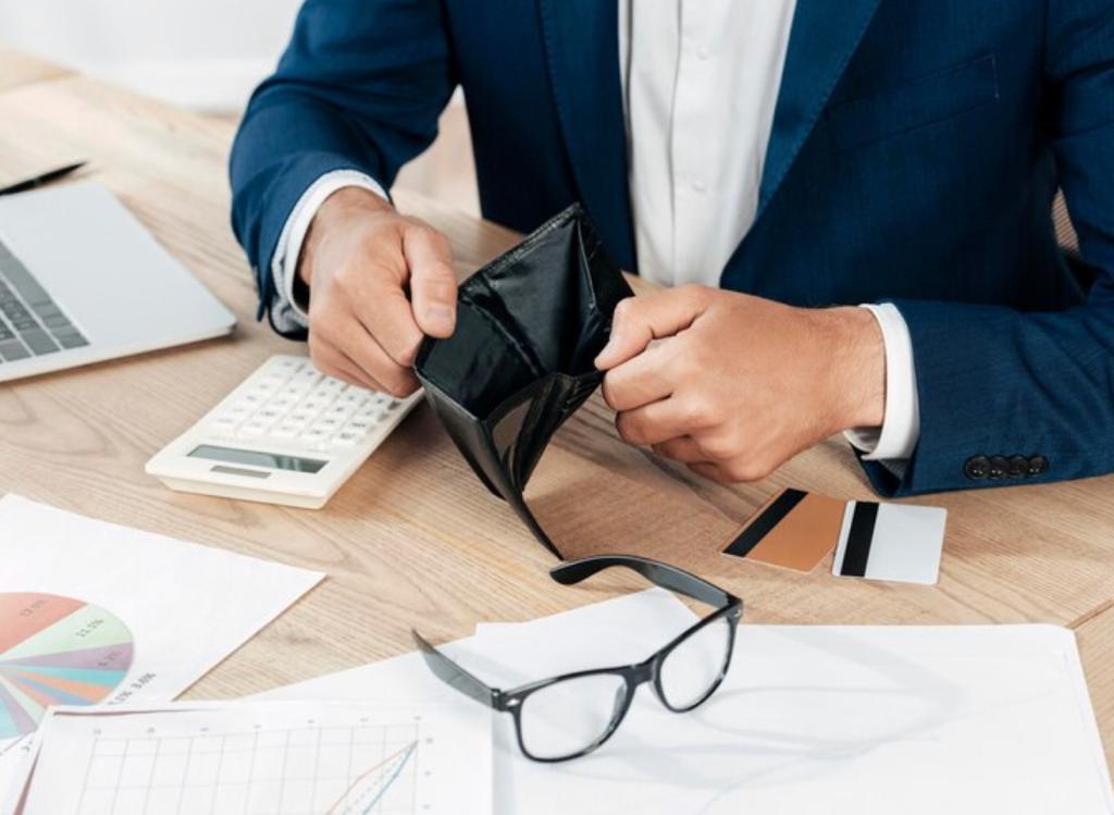 Можно ли лишить работника годовой премии – Постановление КС РФ