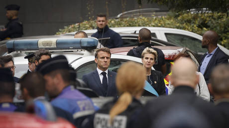 Франция вводит режим террористической угрозы.