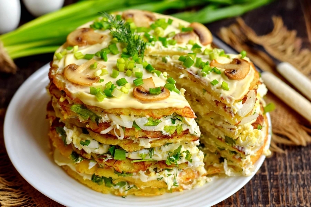 Картофельный торт с грибами и сыром