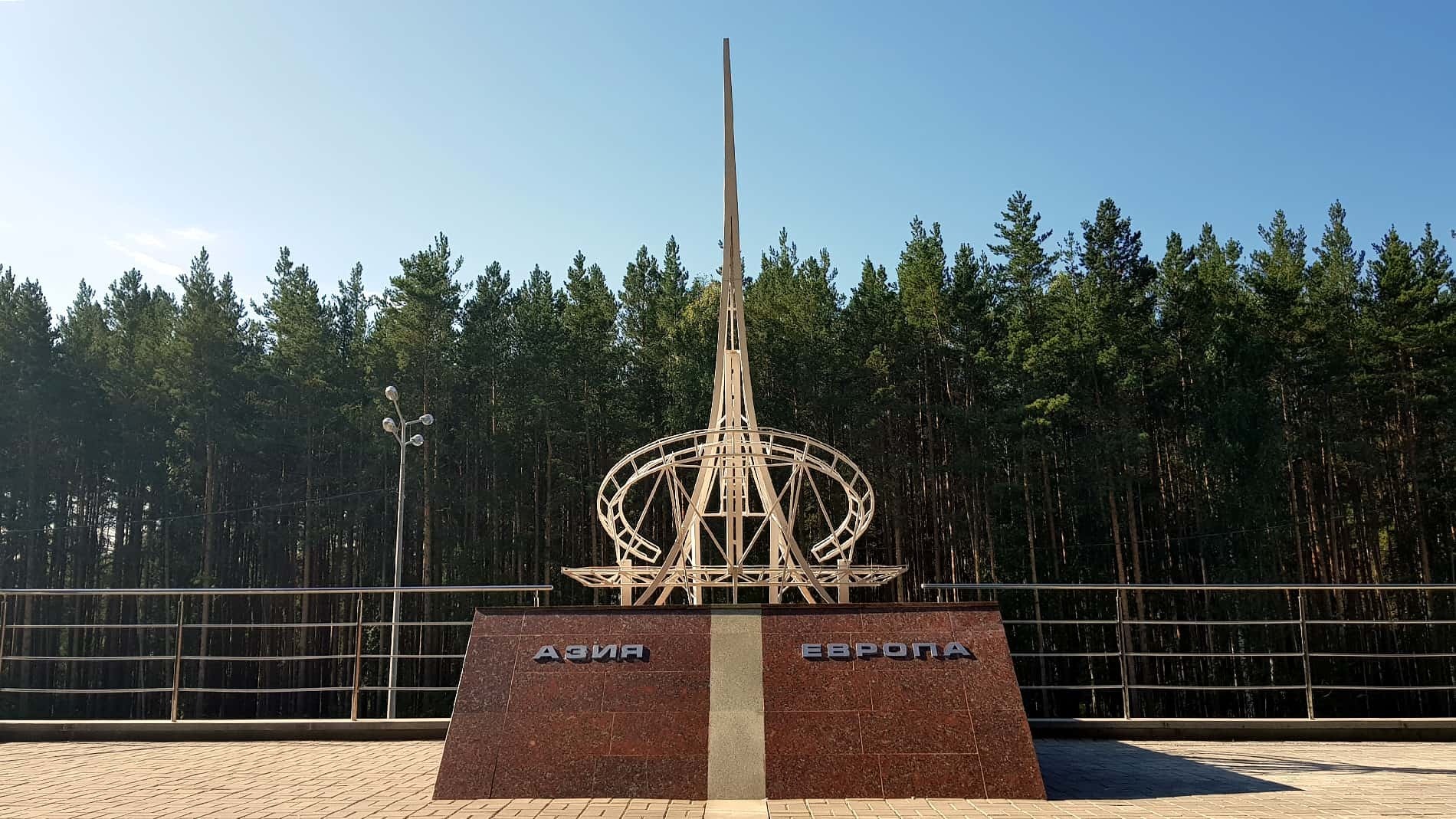 Новые «екатеринбургские» пятитысячные купюры: что там изображено? Основные символы Урала и Екатеринбурга на 5000 рублей.