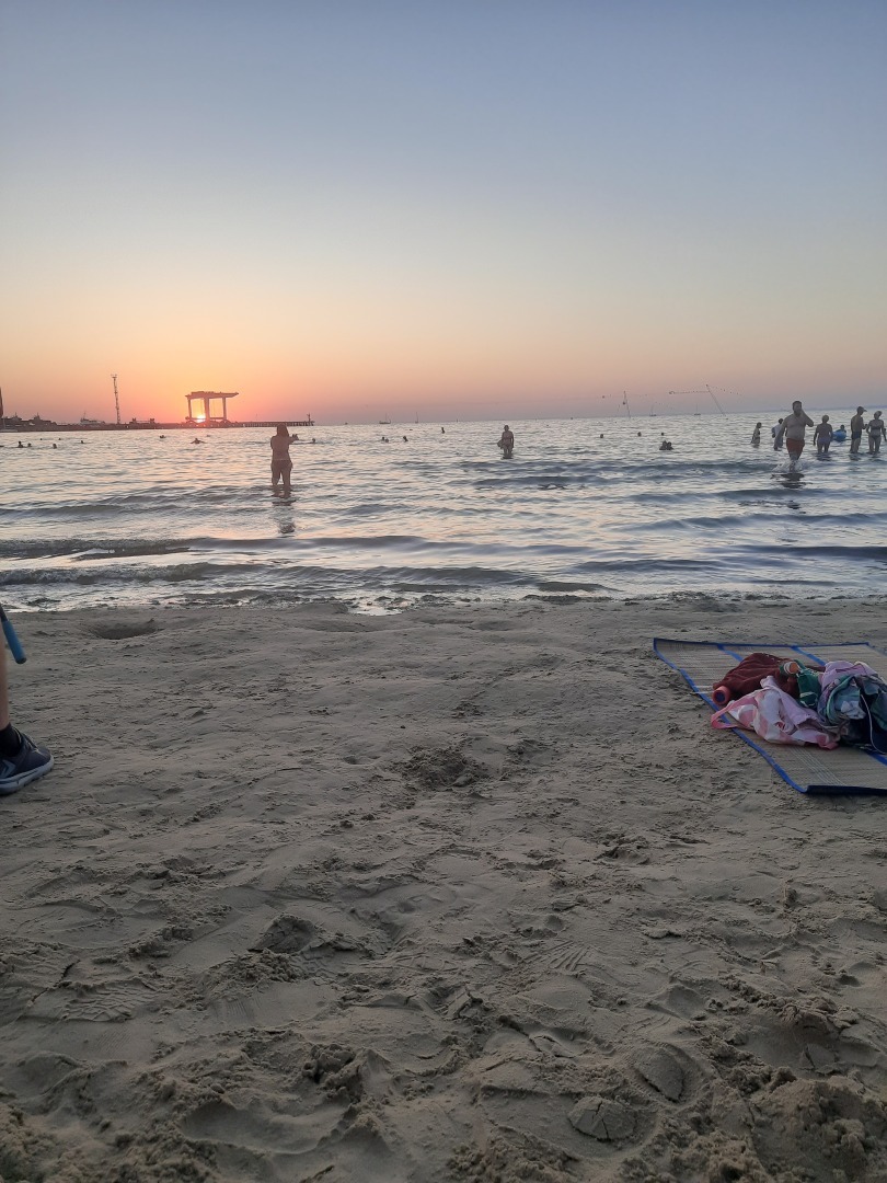 На чёрном море.