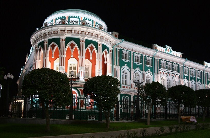 Новые «екатеринбургские» пятитысячные купюры: что там изображено? Основные символы Урала и Екатеринбурга на 5000 рублей.