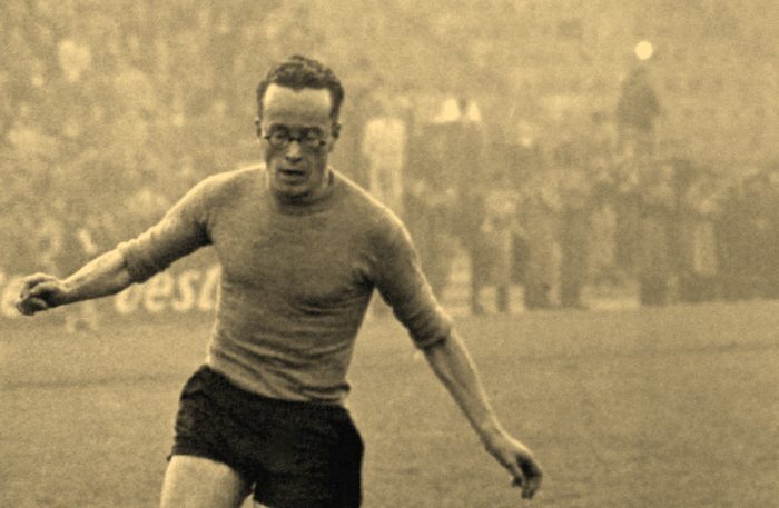 Футболисты с плохим зрением.