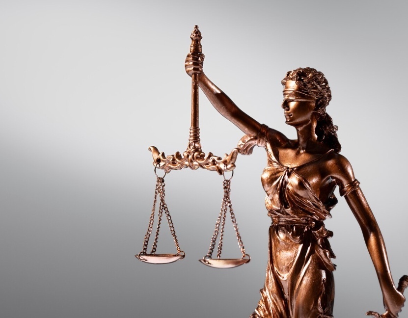 А так ли просто отменить судебный приказ, как об этом пишут? И стоит ли нанимать для этого юриста?