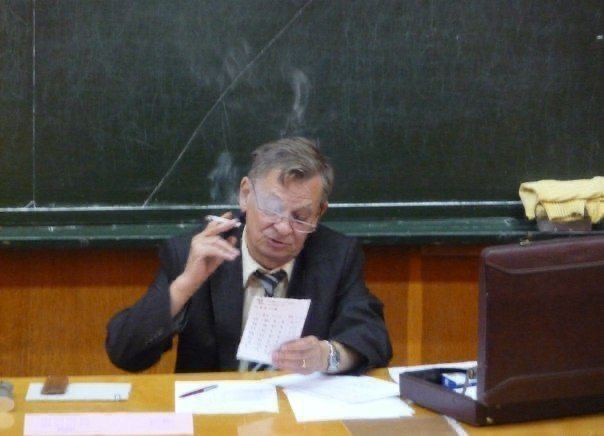 ⁉️Скандал дня: с кафедры экономики вышвырнули лучшего преподавателя 2023 года⁉️