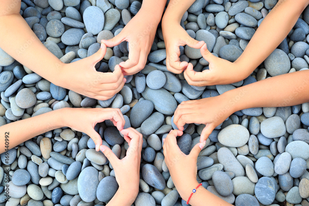 Всемирный день детской кости и суставов: как заботиться о здоровье костей у детей