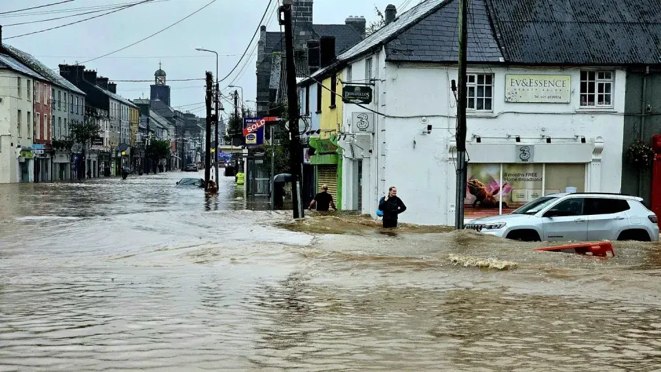 Шторм "Бабет" наносит серьезный удар по Ирландии и Шотландии