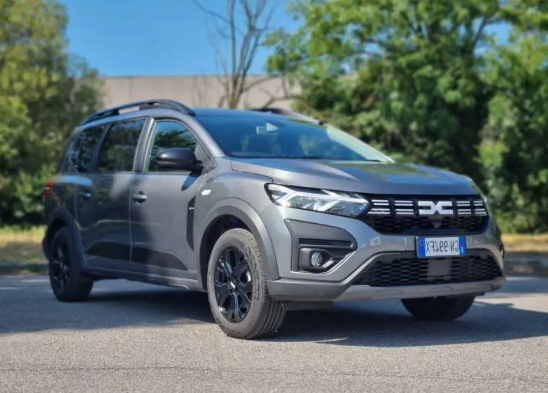 Dacia Jogger Hybrid: 7 мест, много места и экономичный расход топлива, достоинства которые удовлетворяют потребности автомобилистов