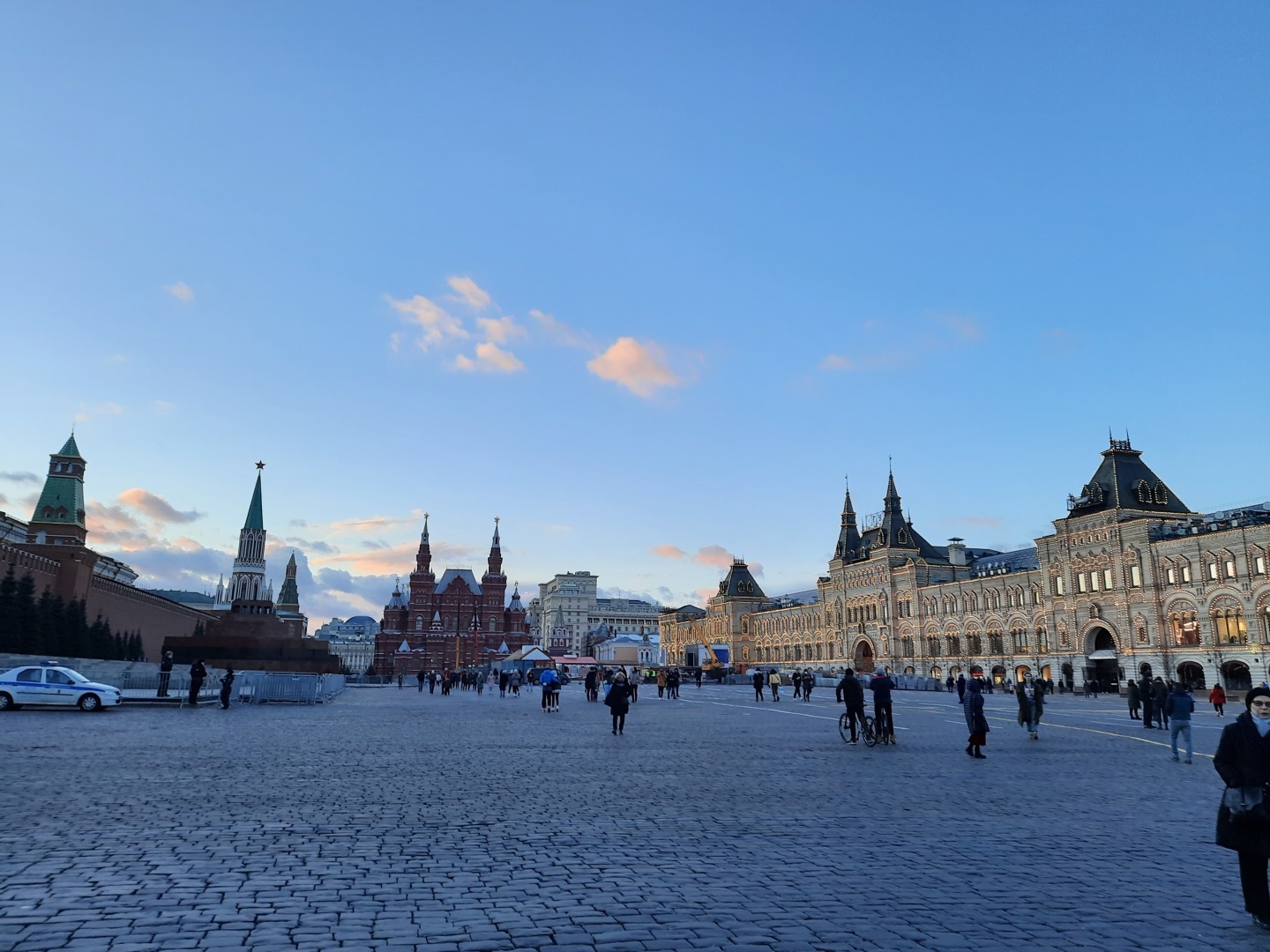 О жизни мигрантов.