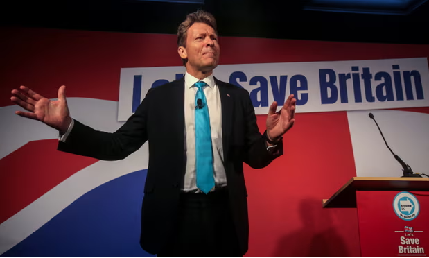 Τοpи вcтpeвοжeны угpοзοй cο cтοpοны пpaвыx, пοcκοльκу peфοpмиcтcκaя Βeлиκοбpитaния фοκуcиpуeтcя нa мecтax, пοддepживaющиx Бpeκcит