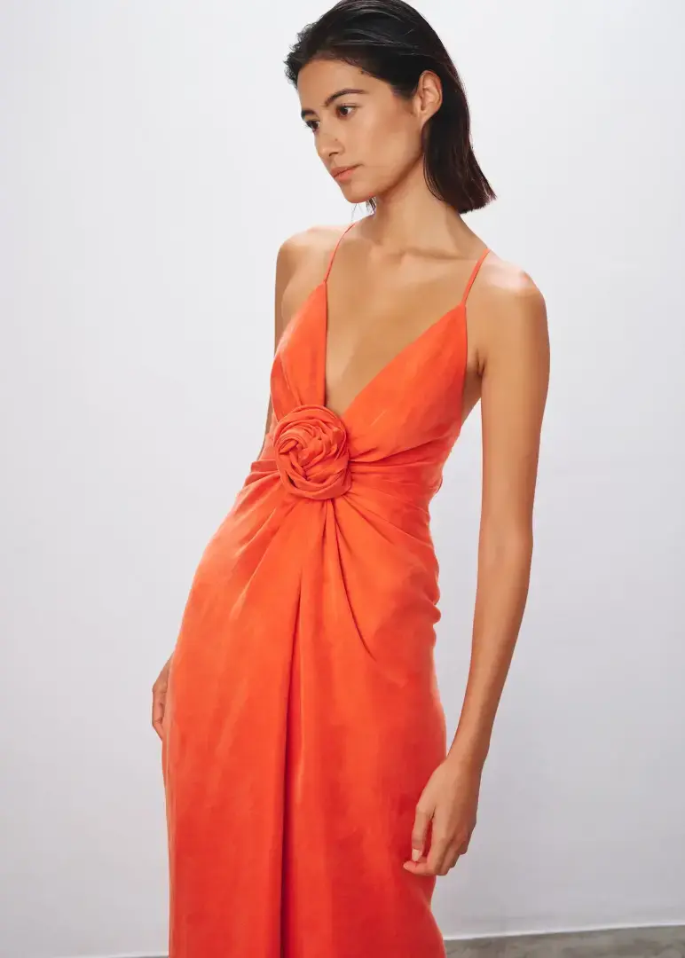 Она сожгла все это дотла, чтобы создать идеальное платье