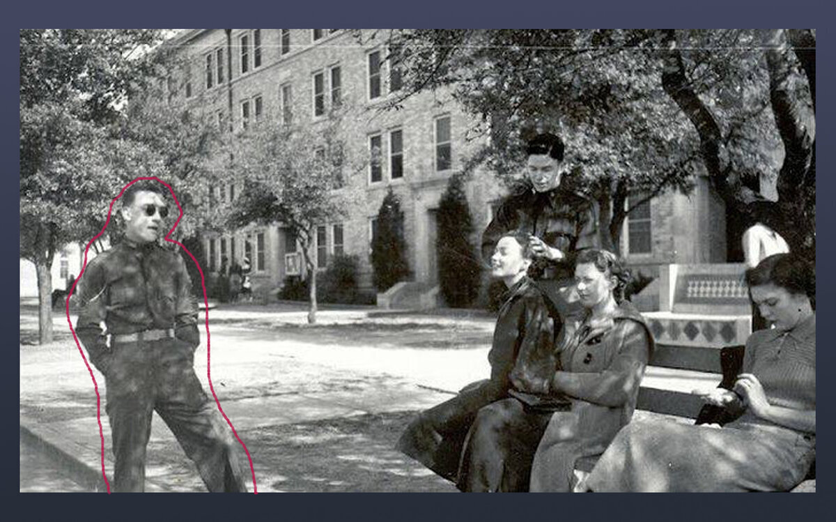 Действительно ли на фото 40-х годов застали "парня из будущего"?