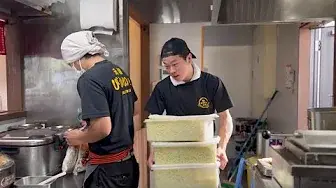 «Сара Удон», любимая уже более 40 лет, — популярное и чрезвычайно сытное блюдо меню! !