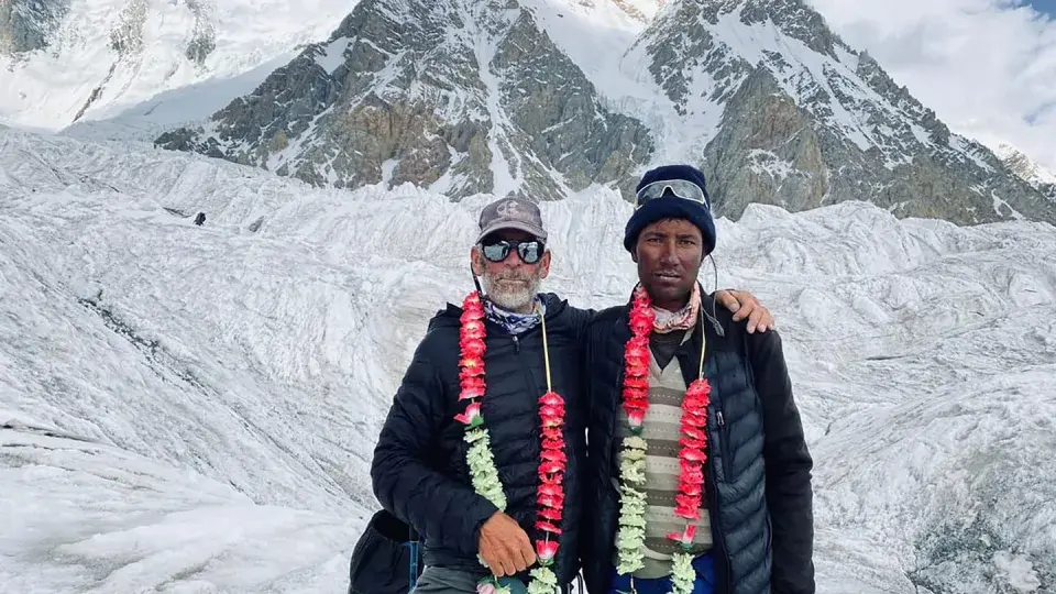 "Цена жизни в Гималаях: горные гиды сталкиваются с опасностями без медицинской страховки"