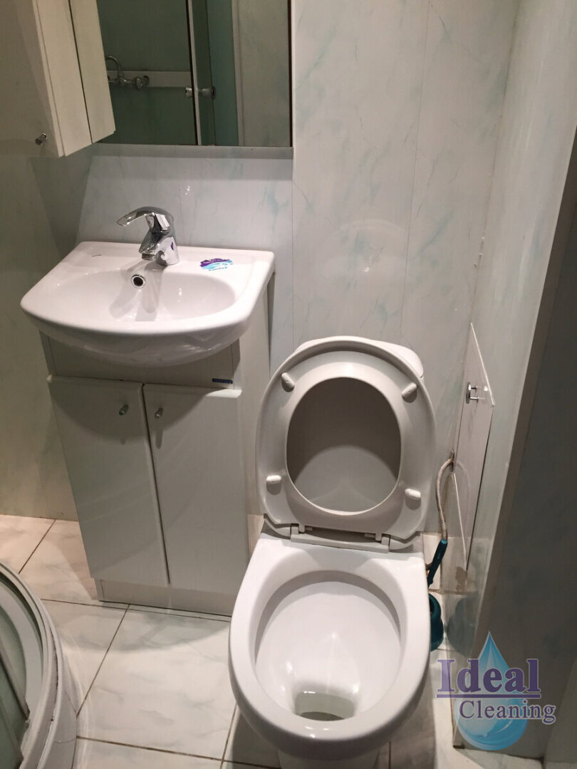 «Случайно» забыли, что такое чистота и уборка. Мы убирали квартиру, которая много лет не видела ведро и моющую тряпку – оцените результат