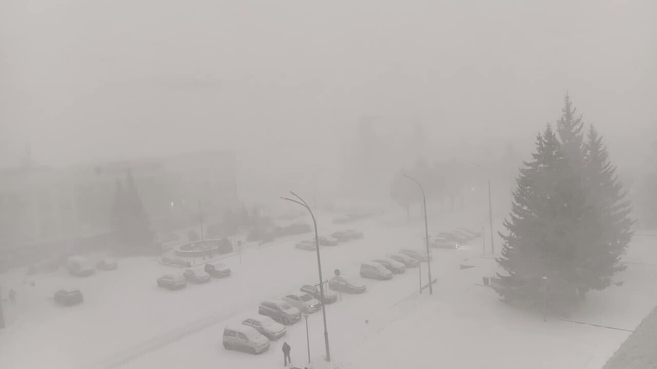 Молния во время снегопада