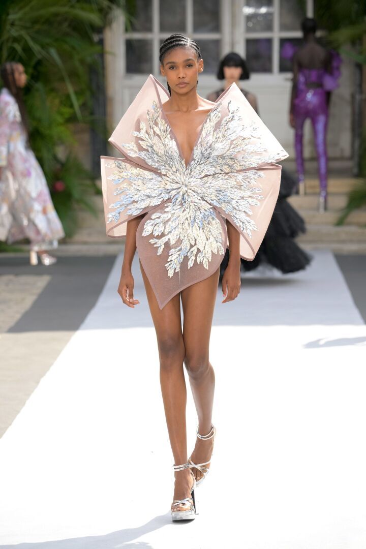 Трогательная дань уважения, спрятанная в последнем образе Селены Гомес на красной дорожке