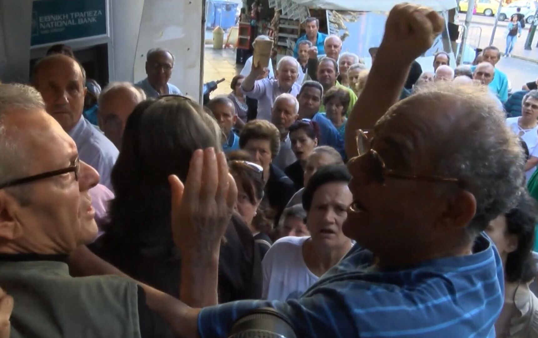 Кто прав? Депутаты хотят вести закон отягощающий уголовную ответственность за совершение преступлений против лиц старше 60 лет. Правительство - против