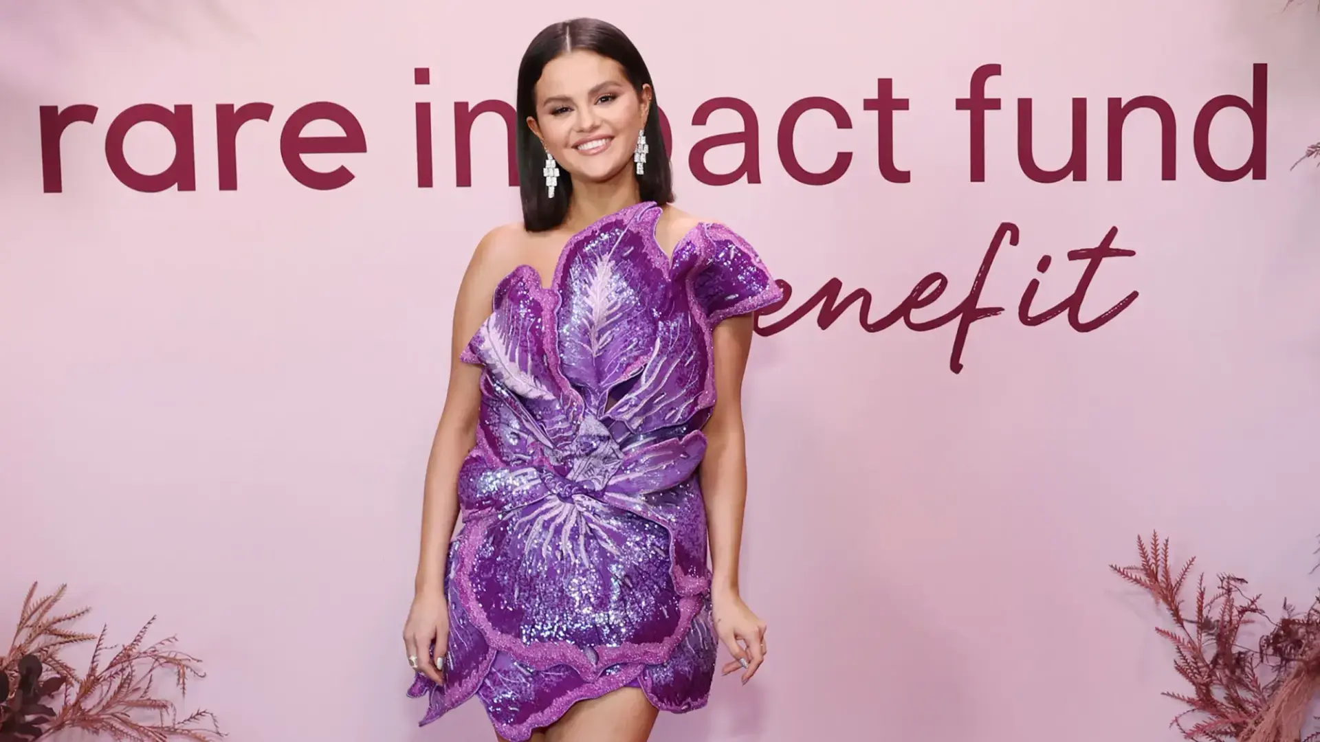 Трогательная дань уважения, спрятанная в последнем образе Селены Гомес на красной дорожке