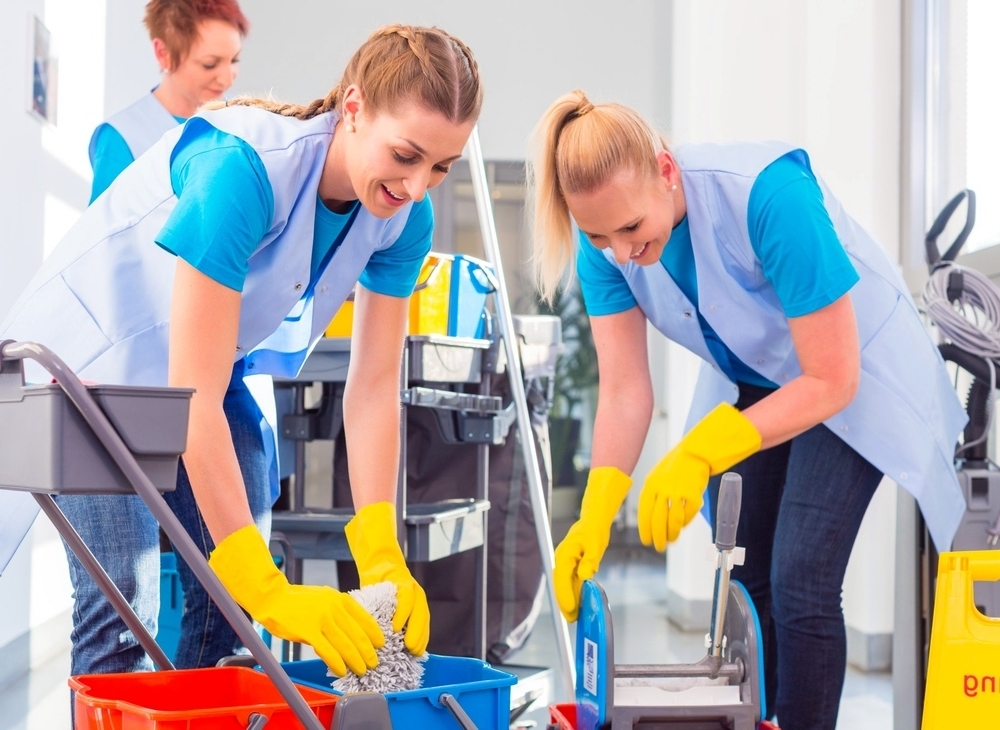 🟥🔞 Шумная вечеринка растянулась на несколько дней. Горы мусора и пустых бутылок - Как я убирала квартиру после "неВИНного застолья" одной компании😱