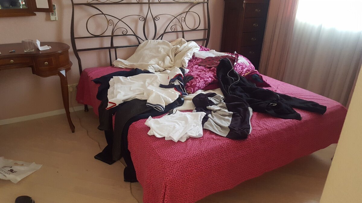 🟥🔞 Шумная вечеринка растянулась на несколько дней. Горы мусора и пустых бутылок - Как я убирала квартиру после "неВИНного застолья" одной компании😱