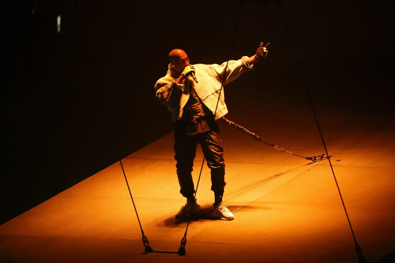 Внутри напряженных отношений Канье Уэста с Adidas: 7 выводов