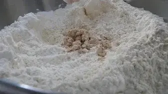 Свежие фрукты, шоколад и молочный крем