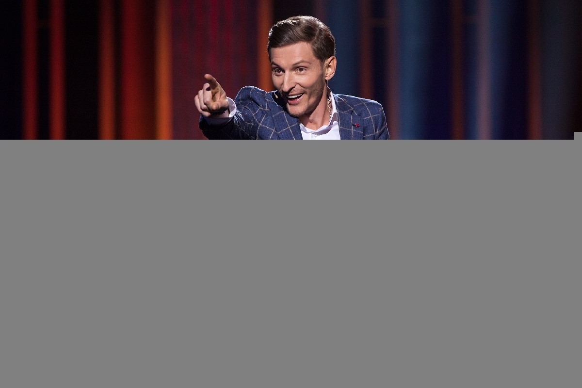 Почему артист получает в десятки раз больше вознаграждения ,чем рабочий? Насколько это справедливо?