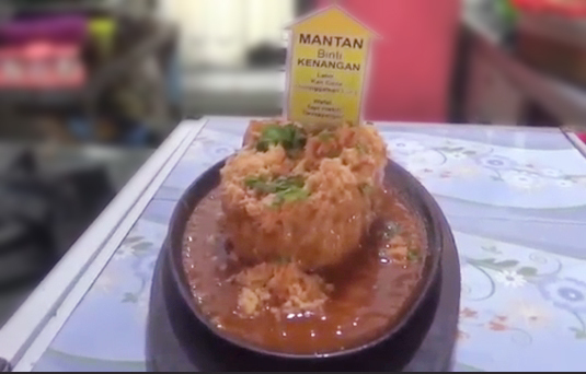 Уникальное приготовление фрикаделек в форме могилы по-Танджунг-Балай, Индонезия