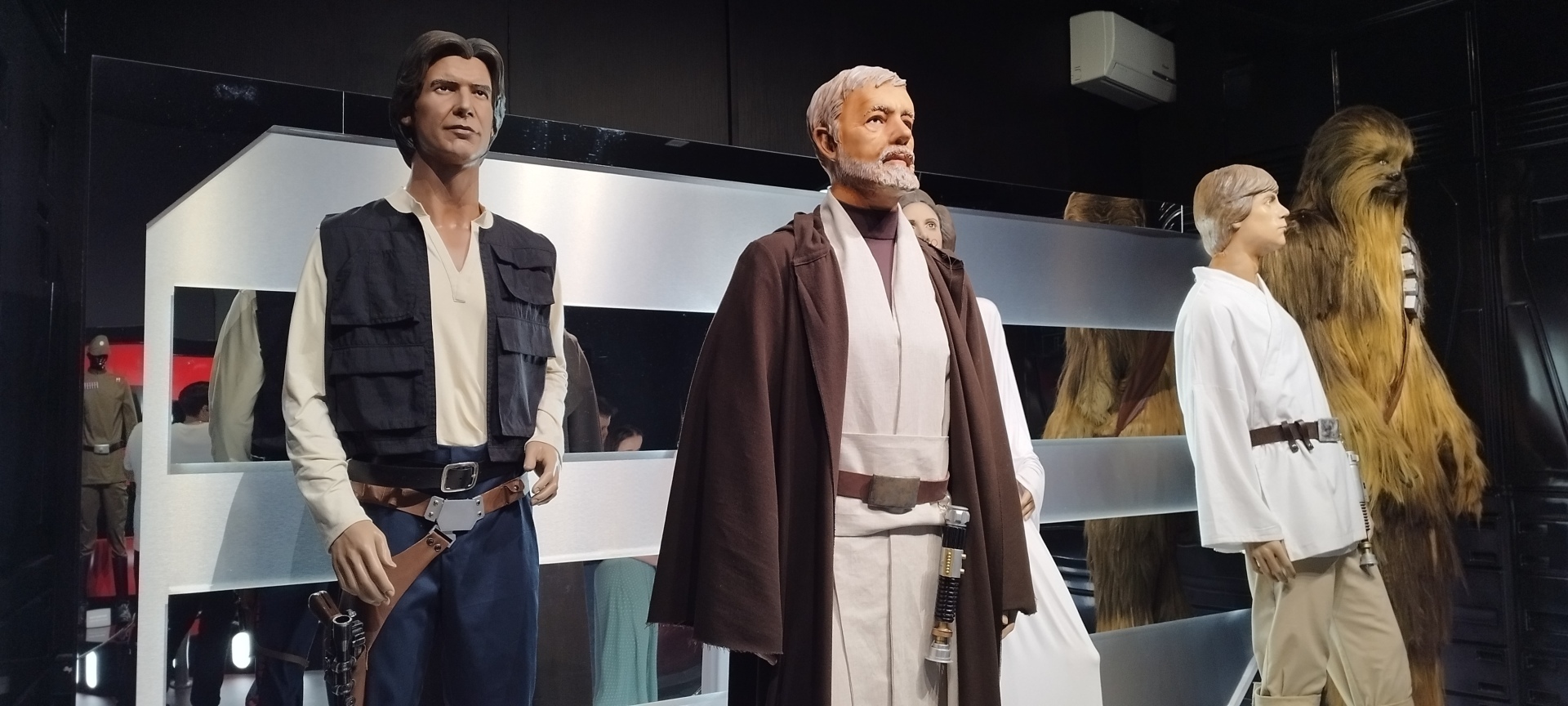 Наше посещение выставки «Звездные войны на ВДНХ». Рассказываю свои впечатления и делюсь авторскими фото. Фанатам этого фильма рекомендуется!