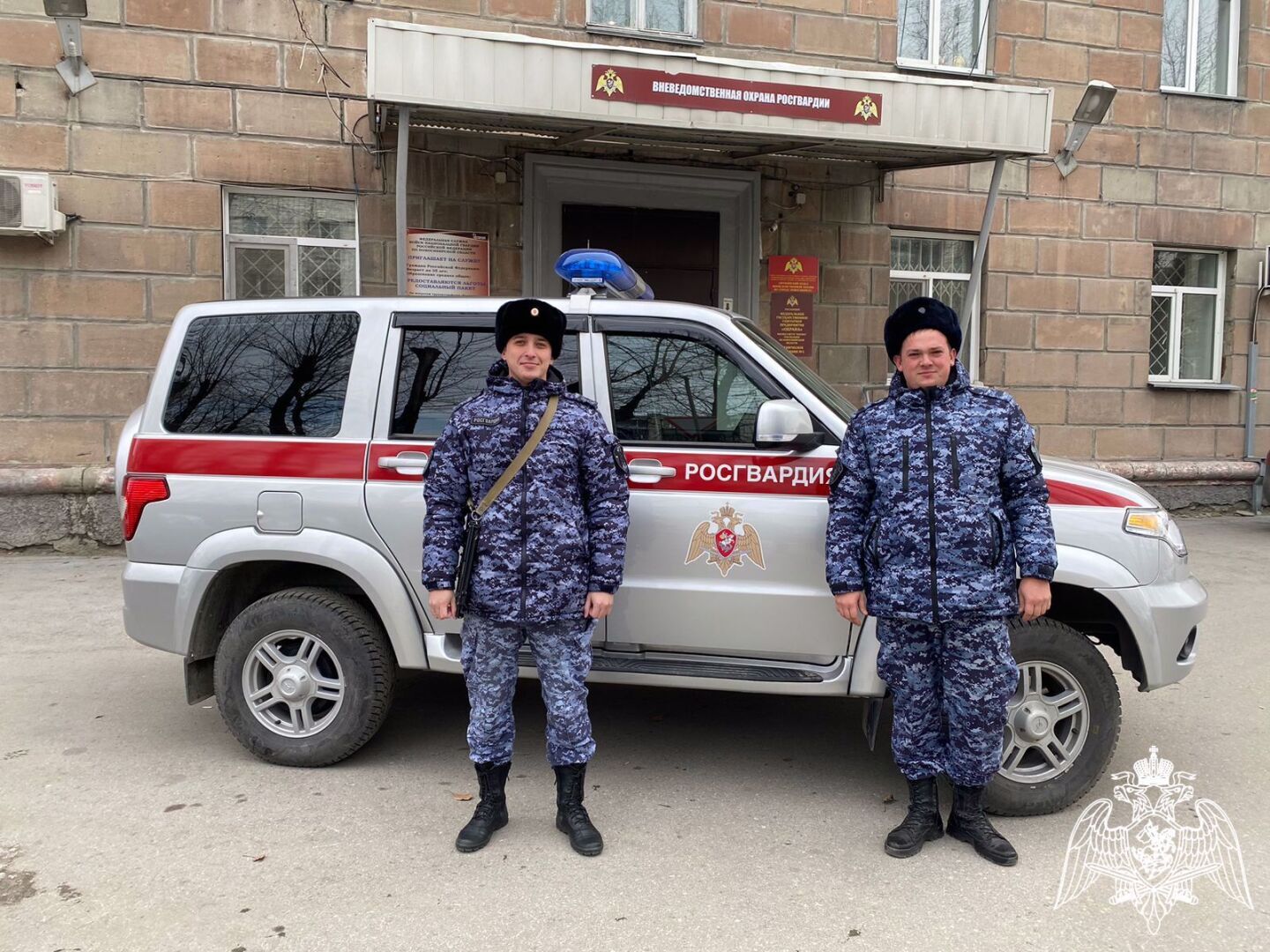 В Новосибирске экипаж вневедомственной охраны Росгвардии помог экстренно госпитализировать роженицу